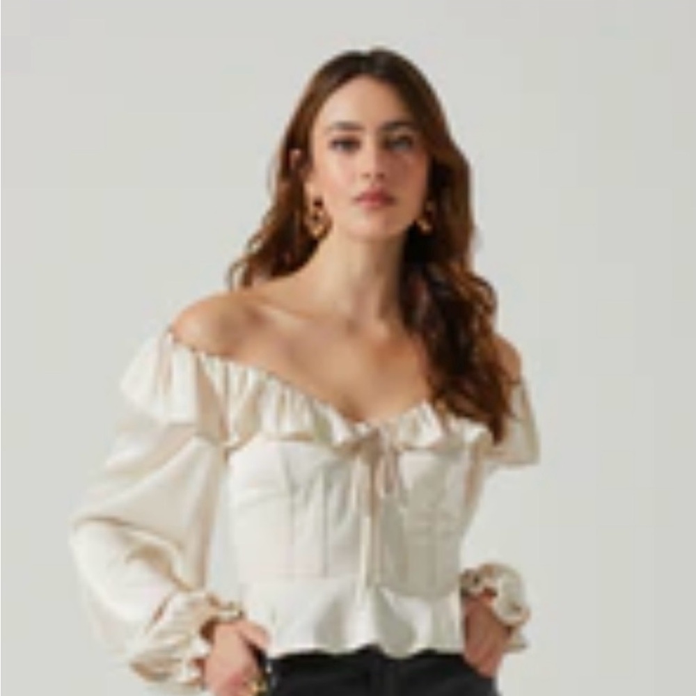 Astr Cream Ruffle Blouse - Picture 2 of 3